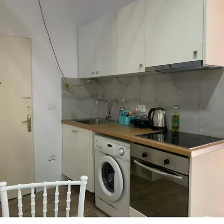 And Cozy X 4 Victoria Apartman Tirana